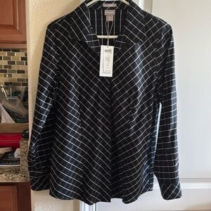 NWT Chicos black and white no iron shirt